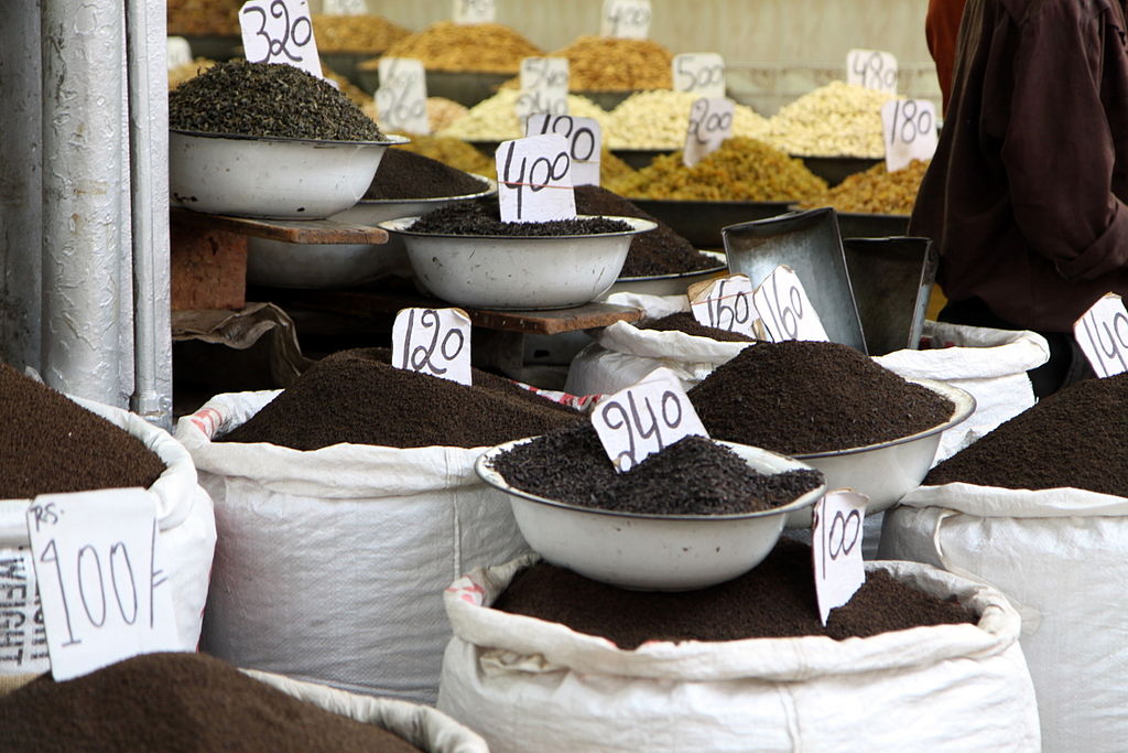 A shop selling tea leaves in Delhi. Pic: Wikimedia Commons