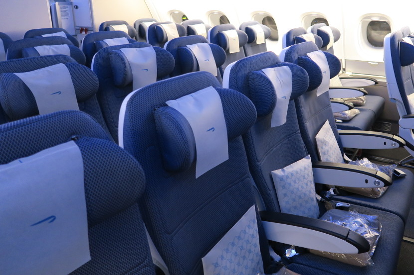The seats featured head cradles that were height — but not width — adjustable.