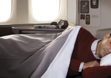 american-airlines-first-class-sleeping-lie-flat-banner-830x338.jpg
