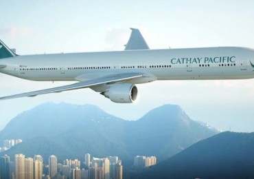 cathay-pacific-plane-over-hong-kong-banner-830x313.jpg