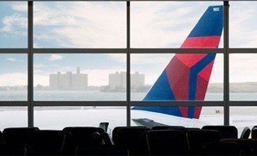 delta-plane-tails-airport-banner-830x225.jpg