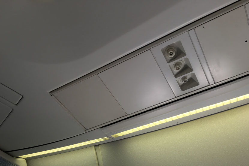 Another benefit of older planes like the 747: Overhead airflow nozzles.
