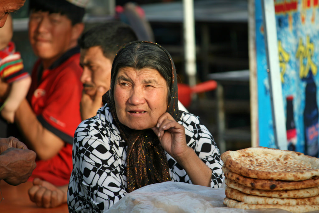 A woman selling Uyghur bread at the Turpan Night Market. Pic: Tom Thai/flickr