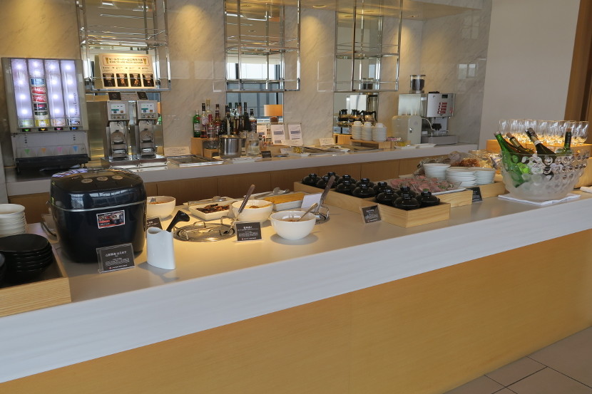 The food options are limited at the JAL Sakura Lounge in the satellite terminal.