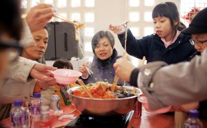 chinese-family-eating-300x185.jpg