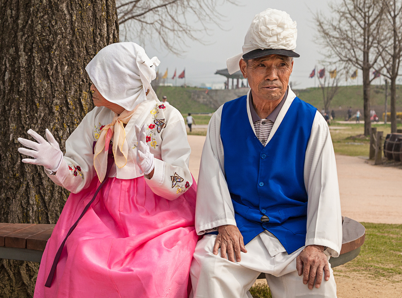 Korean seniors take a break between dances – Haemi Fortress, Seosan