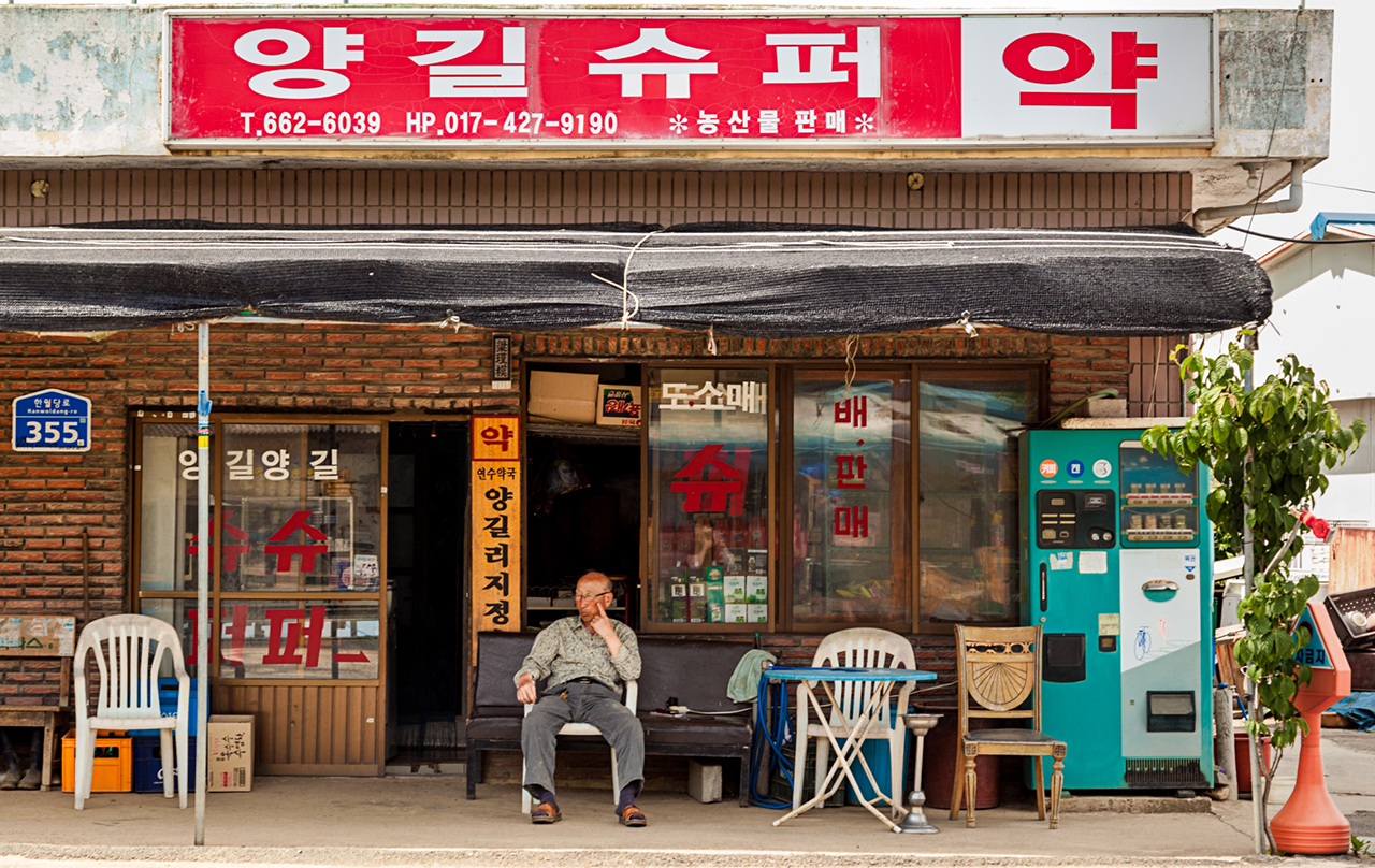 Local store owner watches village life pass by – Yanggil-ri, Seosan