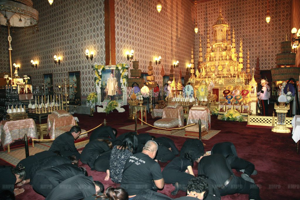 Thai mourners pay their respects in front of royal urn containing the body of the late King Bhumibol Adulyadej at Grand Palace in Bangkok. Pic: AP