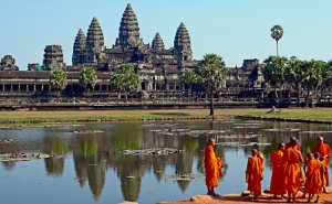 buddhist_monks_in_front_of_the_angkor_wat-300x185.jpg
