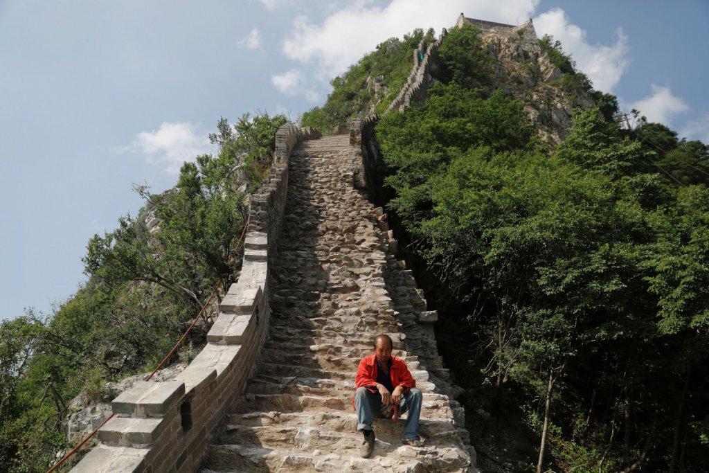 China: Simple tools, old bricks used for Great Wall repairs to preserve culture  