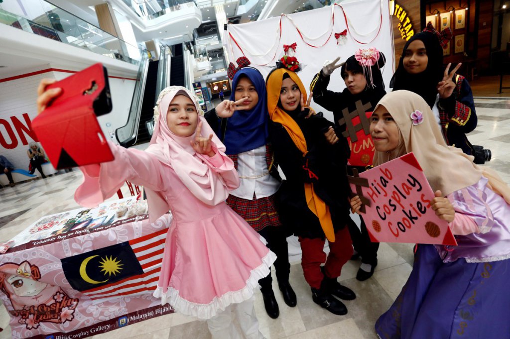 Hijab cosplay takes off as Muslim women embrace fan culture  Hijab cosplay takes off as Muslim women embrace fan culture  