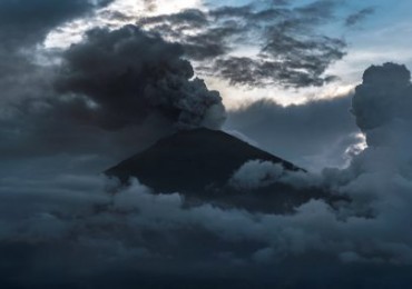 2017-11-25t174725z_255247204_rc1184e09040_rtrmadp_3_indonesia-volcano-504x284.jpg