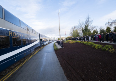Wave-off at the Rocky Mountaineer station (CNW Group/Rocky Mountaineer)